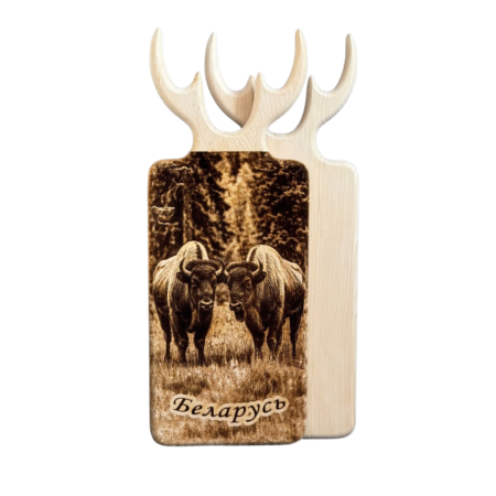 Сувенирная фигурная разделочная доска "Зубры пущи" из кедра с лазерной гравировкой 18/28 см