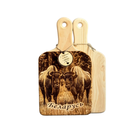 Сувенирная разделочная доска с ручкой "Зубры пущи" из кедра с лазерной гравировкой 17/30 см